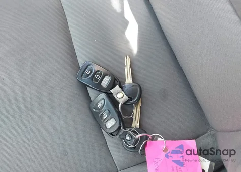 2013 Hyundai Elantra Gls from USA, damaged, VIN 5NPDH4AE7DH263204